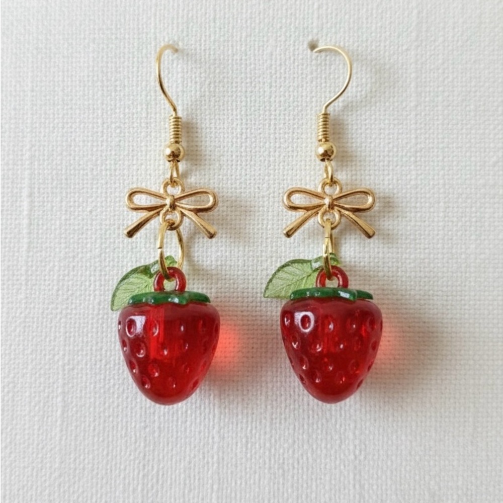 🍓Strawberry and bow Drop Earrings